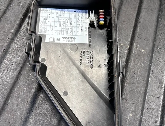 VOLVO S90 2 generation (2016-2023) Dæksel til sikringsboks 31499017,31398001 33493544
