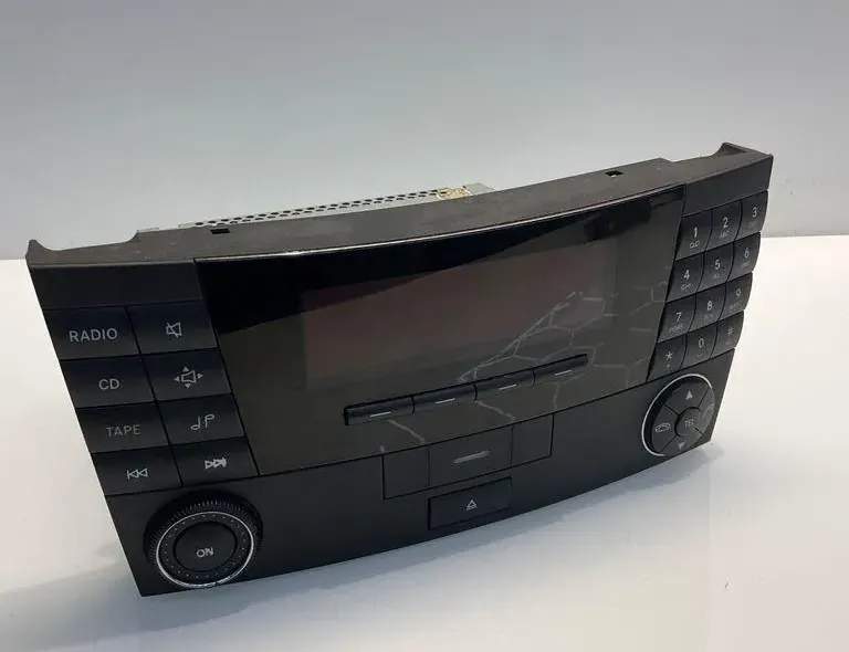 MERCEDES-BENZ E-Class W211/S211 (2002-2009) Musikafspiller med GPS A2118200879,2118200879 33405552