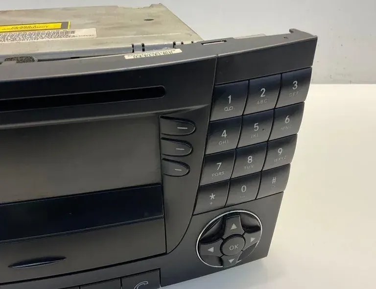 MERCEDES-BENZ E-Class W211/S211 (2002-2009) Musikafspiller med GPS A2118273842 33405872