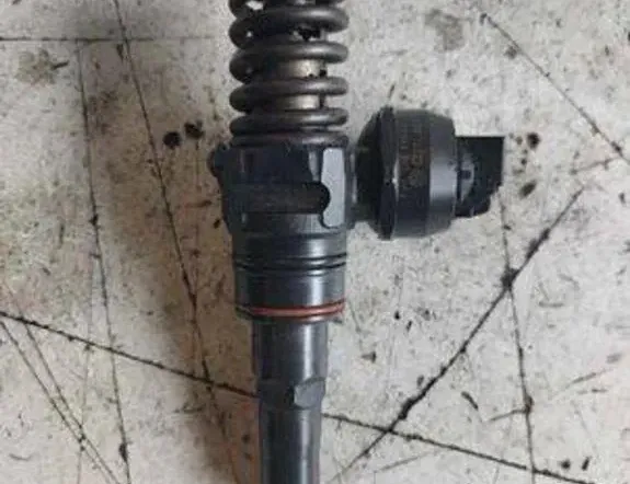VOLKSWAGEN Passat B5 (1996-2005) Brændstofinjektor 038130073AJ,038130073J 34676507