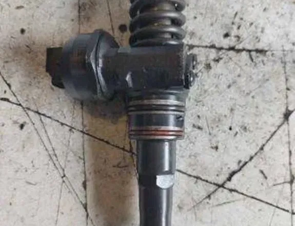 VOLKSWAGEN Passat B5 (1996-2005) Brændstofinjektor 038130073AJ,038130073J 34676507