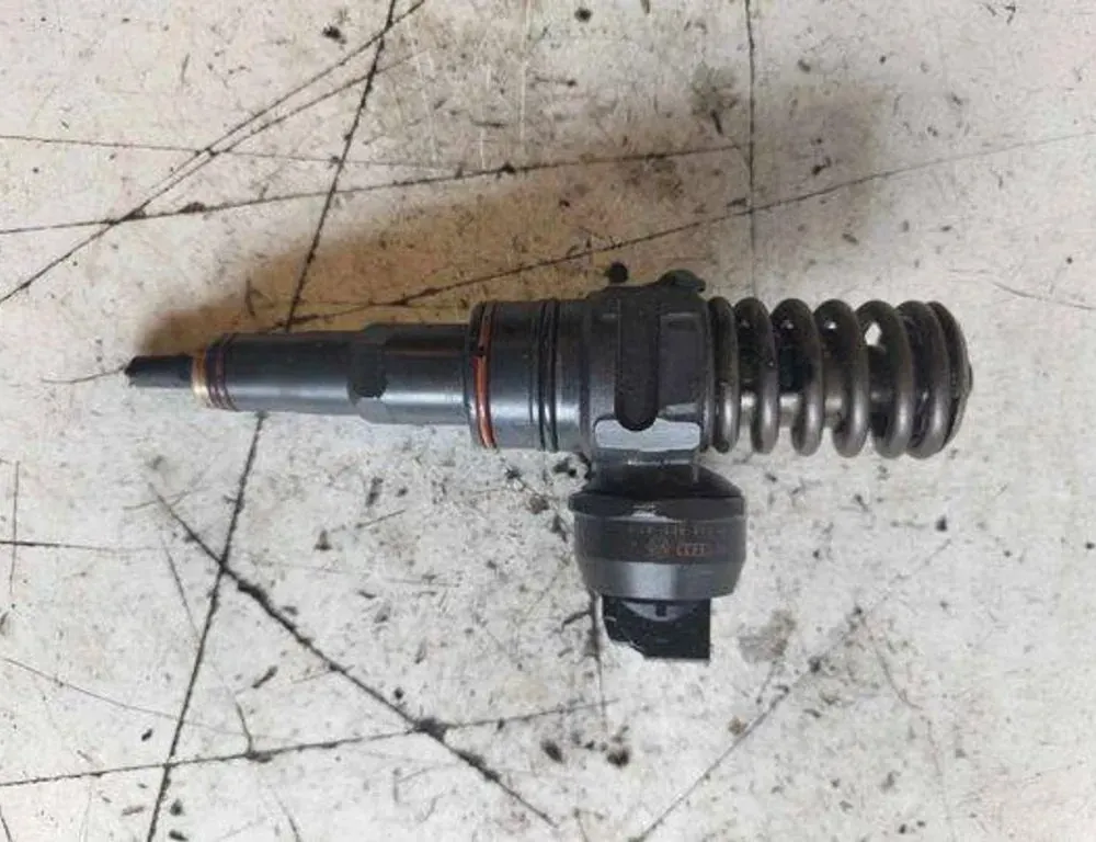 VOLKSWAGEN Passat B5 (1996-2005) Brændstofinjektor 038130073AJ,038130073J 34675283
