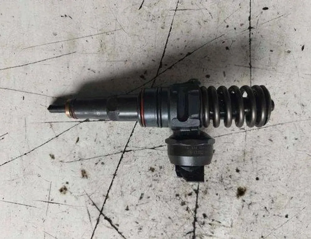 VOLKSWAGEN Passat B5 (1996-2005) Brændstofinjektor 038130073AJ,038130073J 34683928
