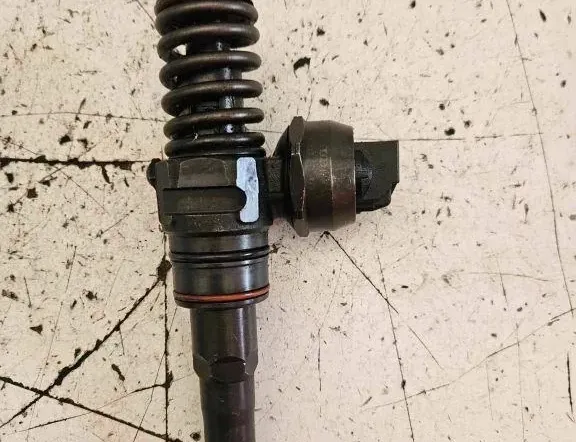 VOLKSWAGEN Passat B5 (1996-2005) Brændstofinjektor 038130073AJ,038130073J 34676698