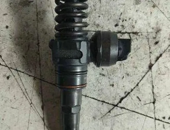 VOLKSWAGEN Passat B5 (1996-2005) Brændstofinjektor 038130073AJ,038130073J 34678730