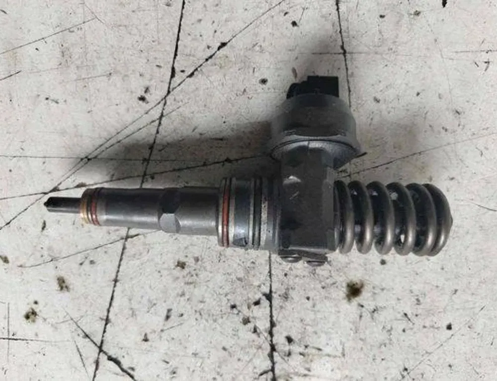 VOLKSWAGEN Passat B5 (1996-2005) Brændstofinjektor 038130073AJ,038130073J 34683928