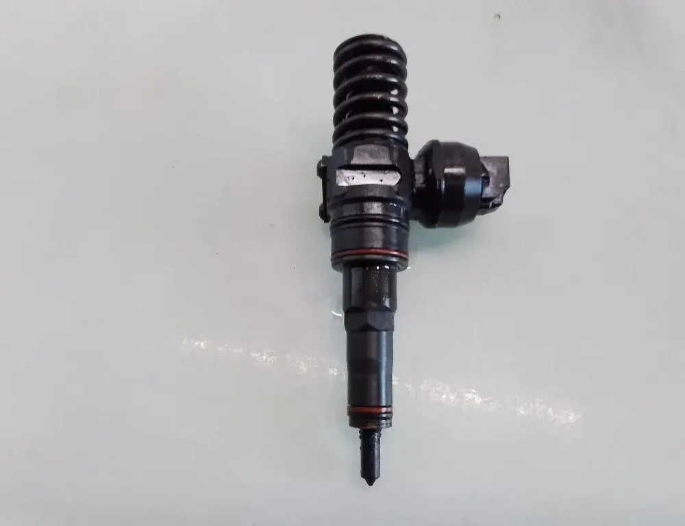 VOLKSWAGEN Passat B5 (1996-2005) Brændstofinjektor 0414720037 35100253