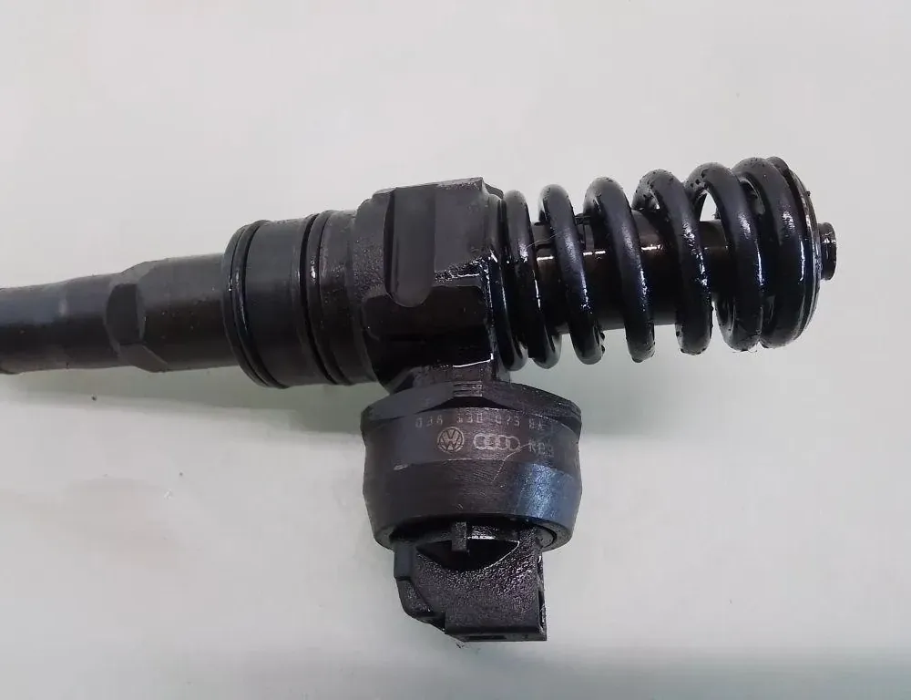 VOLKSWAGEN Golf 5 generation (2003-2009) Brændstofinjektor 038130073 35100914