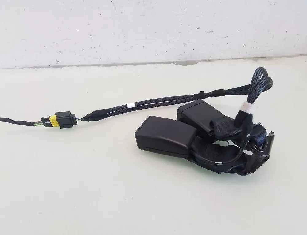 PEUGEOT 2008 2 generation (2019-2023) Midterste sædespænde bag 093292020 35098626