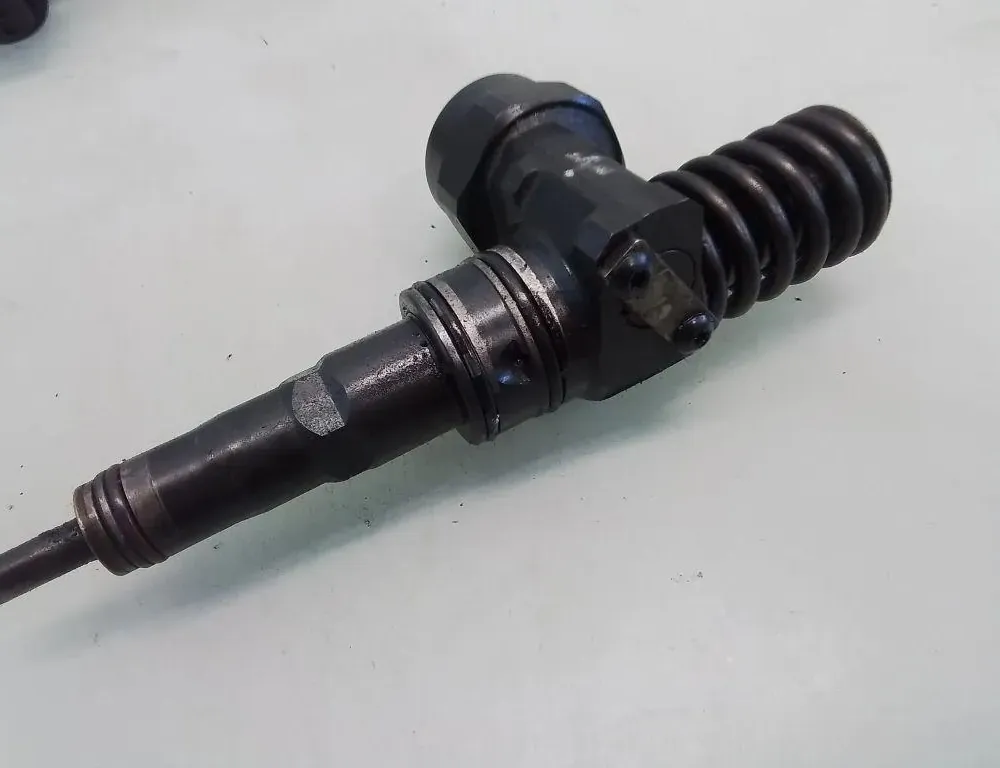 VOLKSWAGEN Golf 5 generation (2003-2009) Brændstofinjektor 038130073 35061490