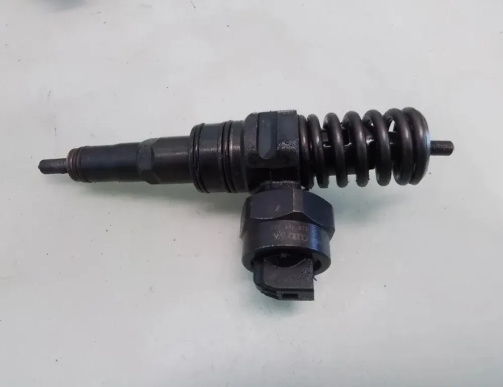 VOLKSWAGEN Golf 5 generation (2003-2009) Brændstofinjektor 038130073 35061490