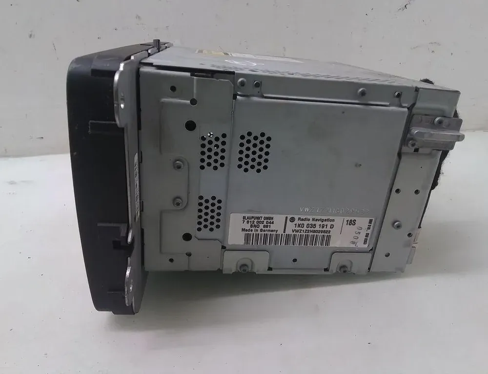 VOLKSWAGEN Passat B6 (2005-2010) Musikafspiller med GPS 1K0035191D 35098817