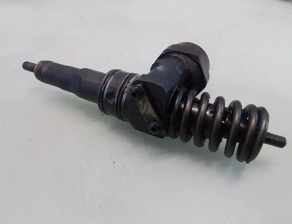 VOLKSWAGEN Golf 5 generation (2003-2009) Brændstofinjektor 038130073 35074018