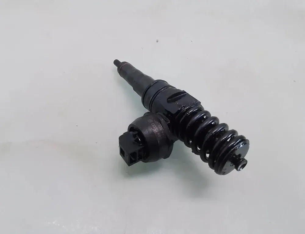 VOLKSWAGEN Golf 5 generation (2003-2009) Brændstofinjektor 038130073 35100914