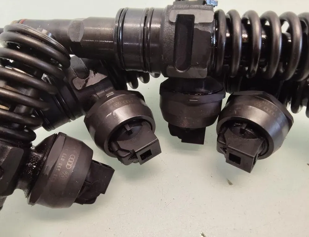 VOLKSWAGEN Golf 4 generation (1997-2006) Brændstofindsprøjtningssæt 038130073AJ 35098721