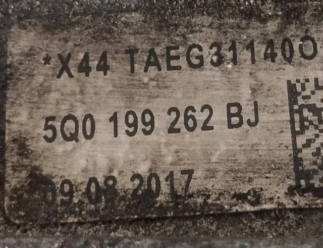 VOLKSWAGEN Touran 3 generation (2015-2023) Motorophæng foran 5Q0199262BJ 33112129