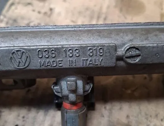 VOLKSWAGEN Golf 4 generation (1997-2006) Brændstofskinne 036133319 34893840