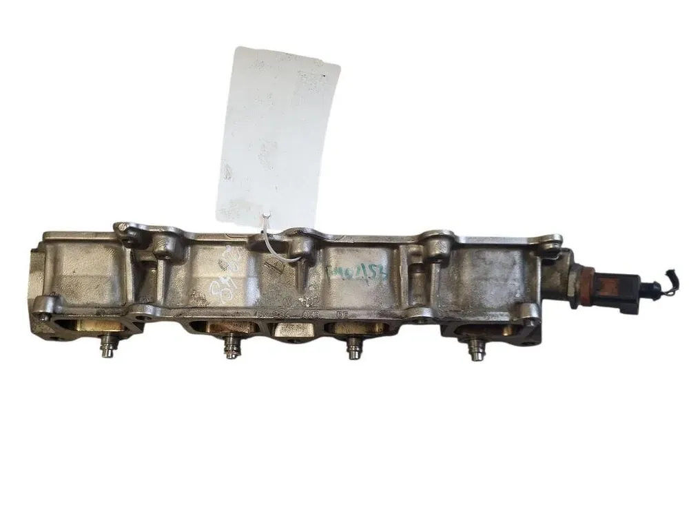 VOLKSWAGEN Passat B7 (2010-2015) Brændstofskinne GK284AHBDE 33384792