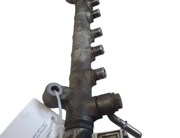 VOLVO XC60 1 generation (2008-2017) Brændstofskinne 31303612 33445810