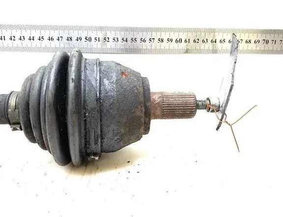 VOLVO V50 1 generation (2003-2012) Forreste venstre drivaksel 33503312