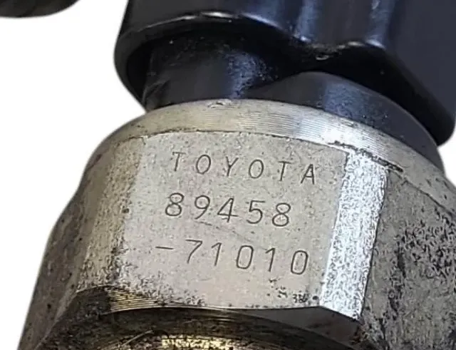 TOYOTA Avensis 2 generation (2002-2009) Brændstofskinne 8945871010 33503650