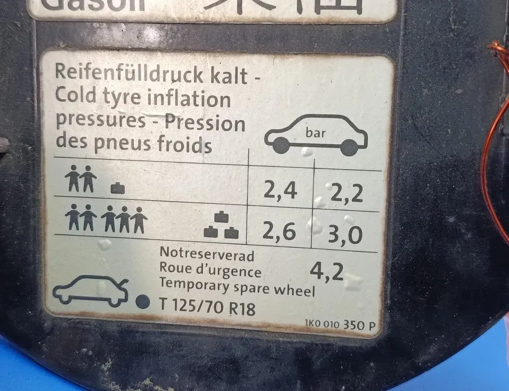 VOLKSWAGEN Golf 4 generation (1997-2006) Brændstoftankklap 1K6809857 35102456