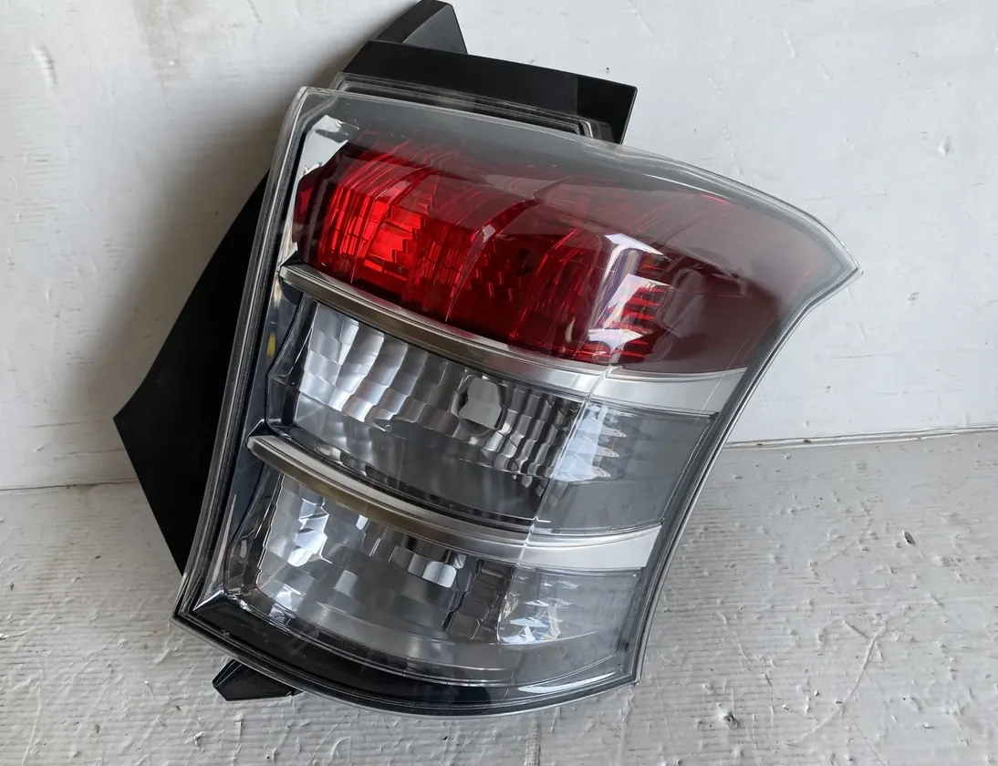TOYOTA iQ 1 generation (2008-2020) Baglygte højre baglygte 25031385