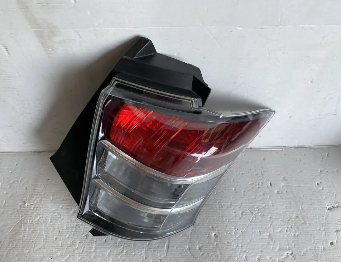 TOYOTA iQ 1 generation (2008-2020) Baglygte højre baglygte 25031385