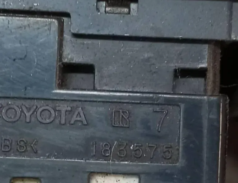 TOYOTA Corolla 10 generation E140/E150 (2006-2013) Kontakt til spejljustering 183575 33121077