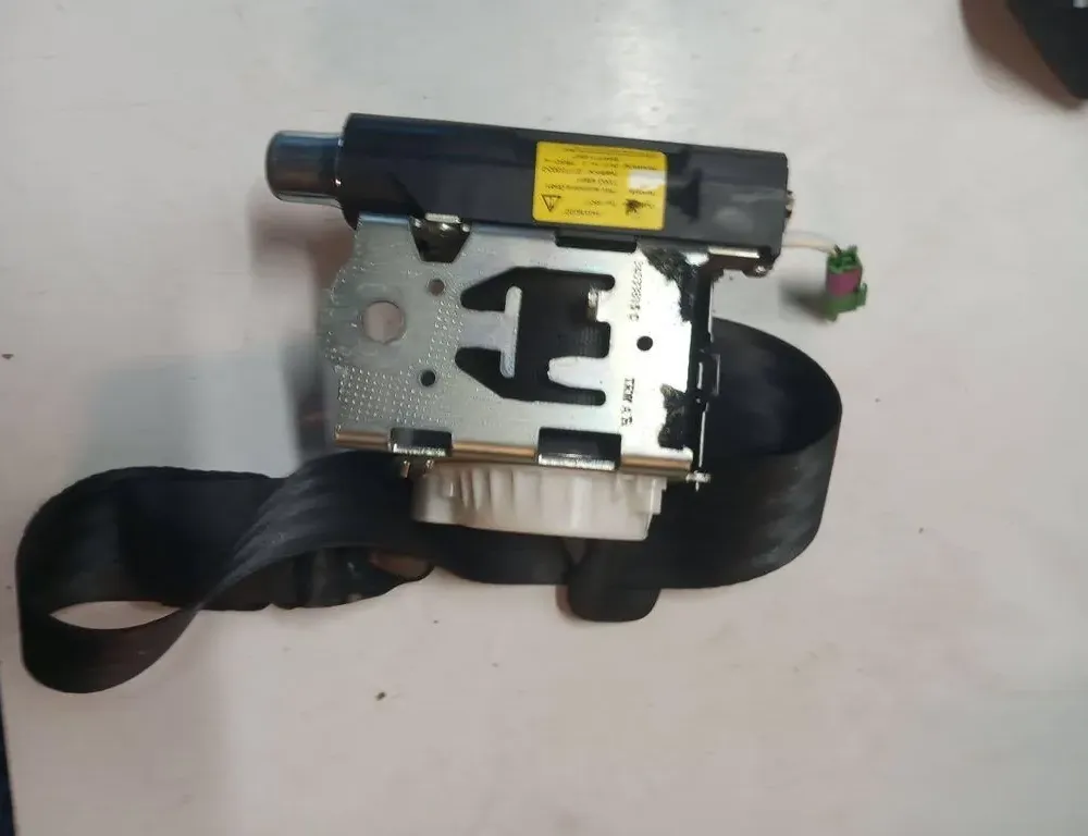 VOLVO XC60 1 generation (2008-2017) Bagerste venstre sikkerhedssele 34033922C 33131820