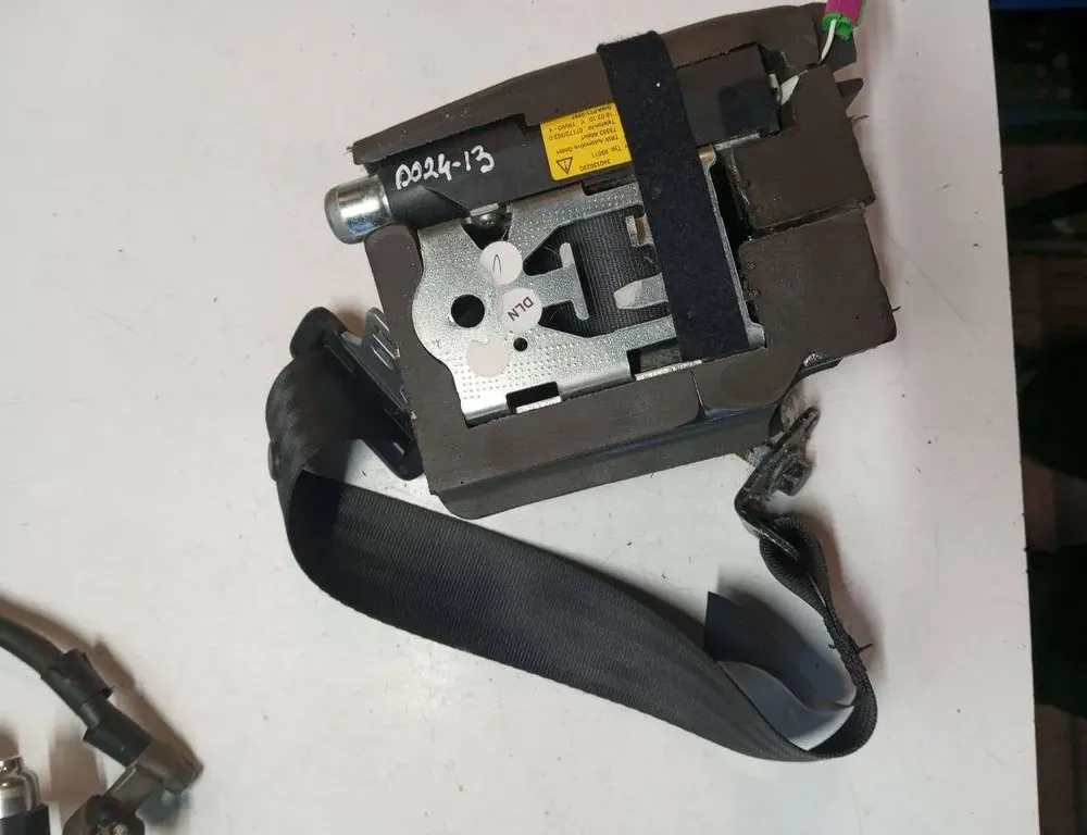 VOLVO XC60 1 generation (2008-2017) Højre bagerste sikkerhedssele 34033922 33137319