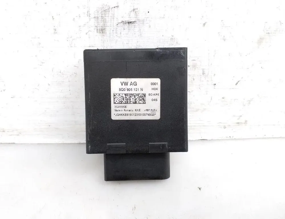 SKODA Octavia 3 generation (2013-2020) Brændstofpumpekontrol 5Q0906121N 32062591