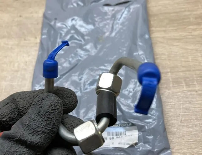 RENAULT Megane 1 generation (1995-2003) Brændstofinjektorens forsyningsledning/rør 166800671R 34438207