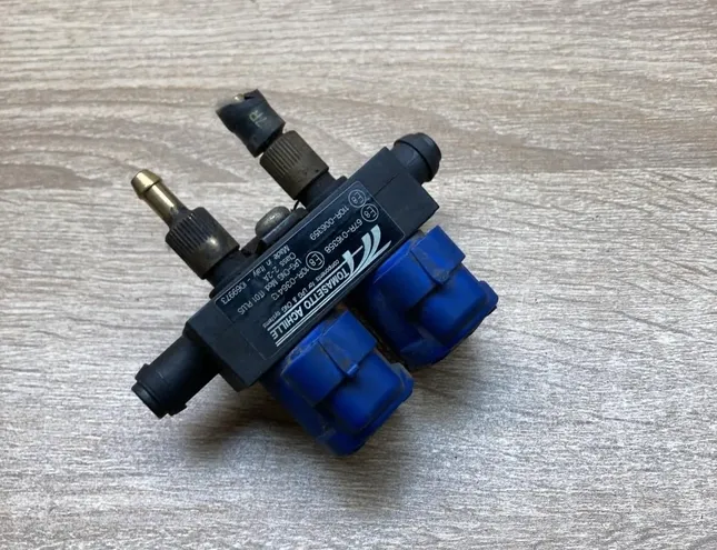 VOLVO XC60 1 generation (2008-2017) Gasdyser 67R016358,67R016358,110R006359 34442507