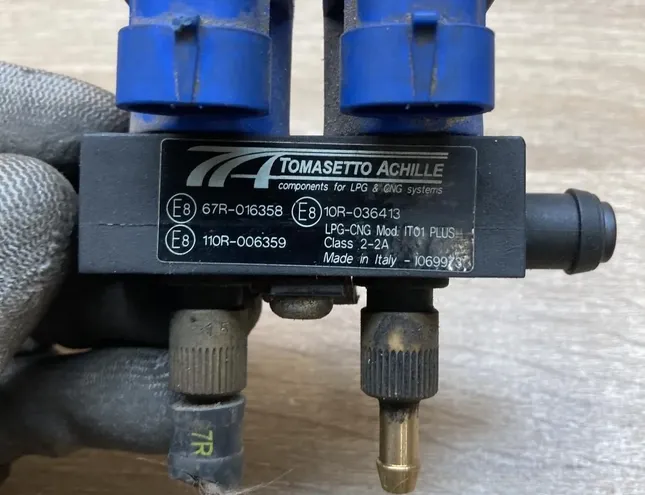 VOLVO XC60 1 generation (2008-2017) Gasdyser 67R016358,67R016358,110R006359 34442507