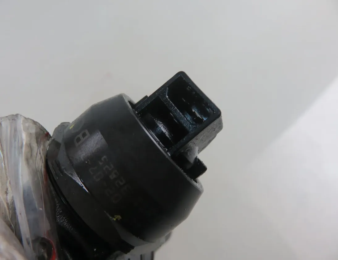 VOLKSWAGEN Golf 4 generation (1997-2006) Olieinjektor 0414720037,038130073AJ 29046139