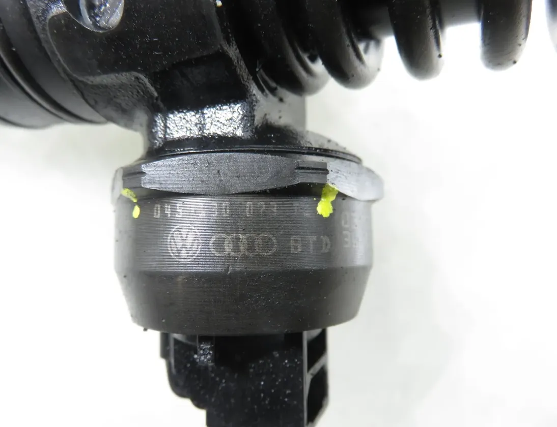 SEAT Ibiza 3 generation (2002-2008) Olieinjektor 045130073T,0414720035 33951408