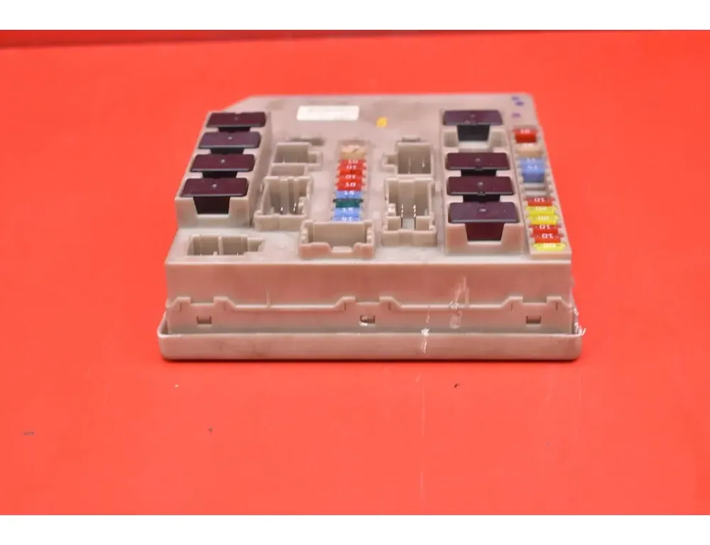 RENAULT Clio 5 generation (2019-2023) Sikringsboks 674658A 33481587