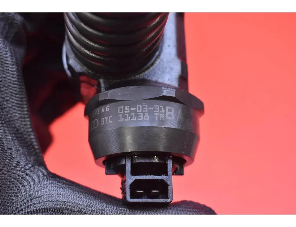 VOLKSWAGEN Golf Plus 1 generation (2004-2009) Brændstofinjektor 038130073AG 33504228