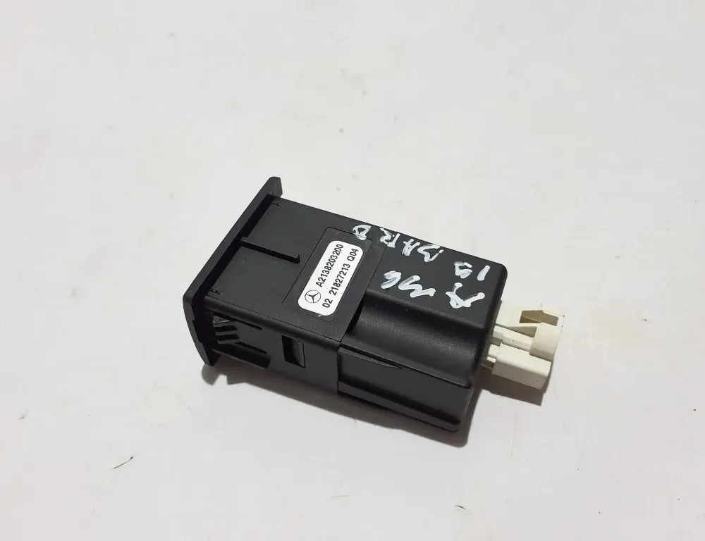 MERCEDES-BENZ AMG GT C190 (2014-2023) Yderligere musikafspillerstik A2138203200 33728231