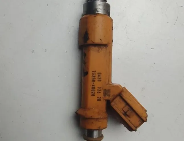 TOYOTA iQ 1 generation (2008-2020) Brændstofinjektor 042092628,2325040020 27959315