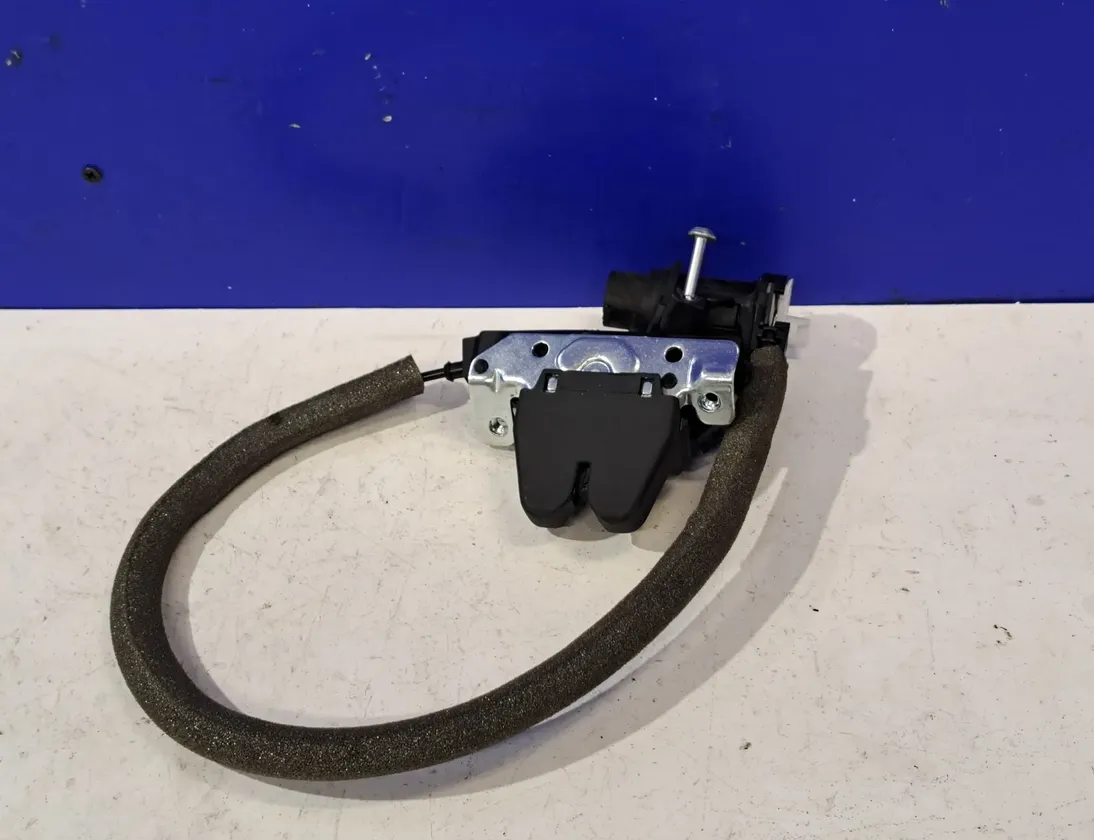 MERCEDES-BENZ CLS-Class C218/X218 (2011-2017) Bagklaps bagklaplås A2047500185 33530946