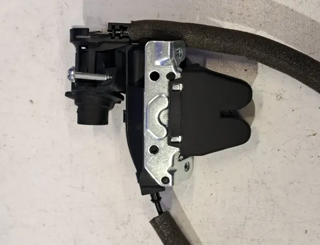 MERCEDES-BENZ CLS-Class C218/X218 (2011-2017) Bagklaps bagklaplås A2047500185 33530946