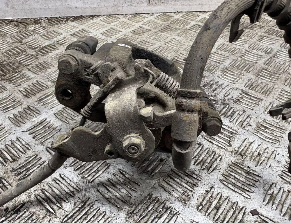 CHRYSLER Voyager 5 generation (2007-2020) Højre bagbremsekaliber 33333807