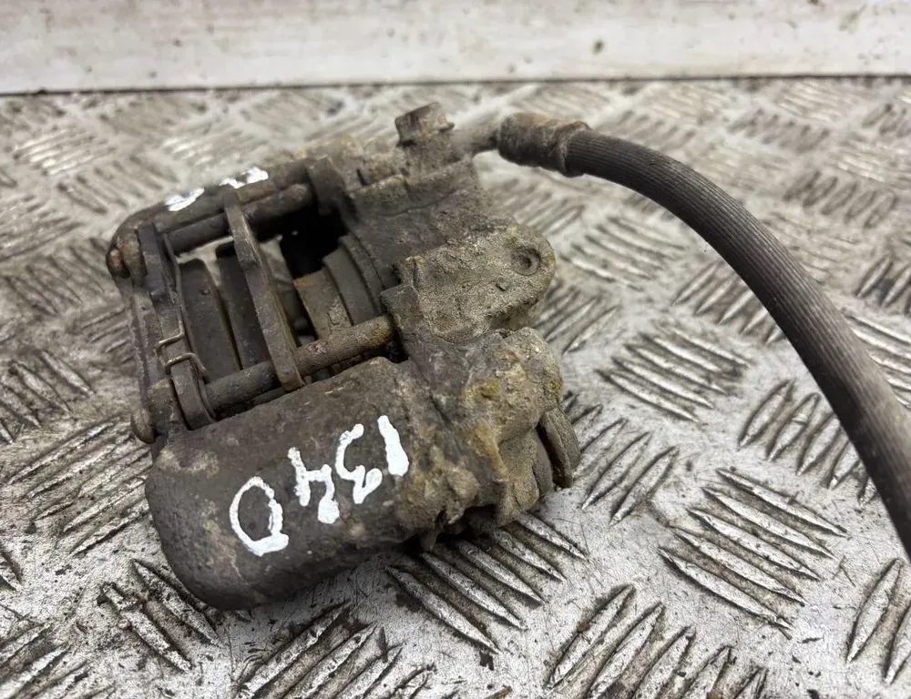 TOYOTA RAV4 2 generation (XA20) (2000-2006) Højre bagbremsekaliber 33334265