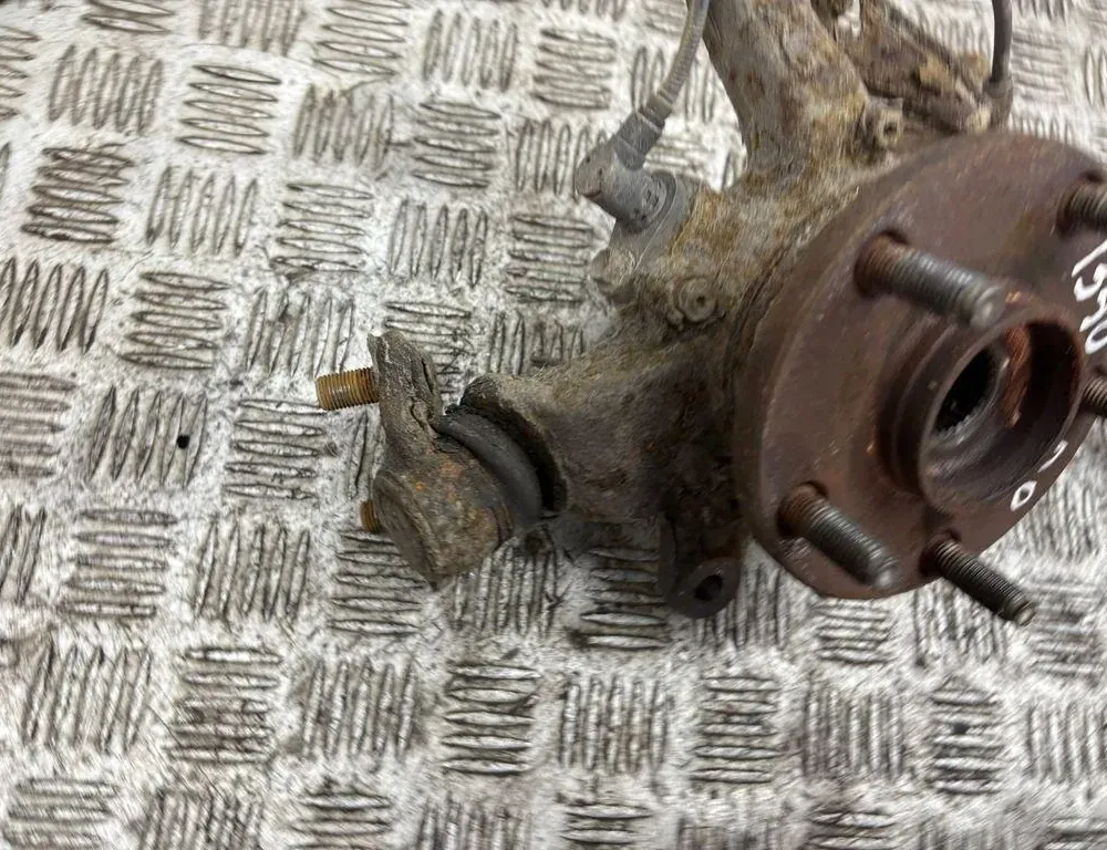 TOYOTA RAV4 2 generation (XA20) (2000-2006) Forreste højre hjulnav 33334740