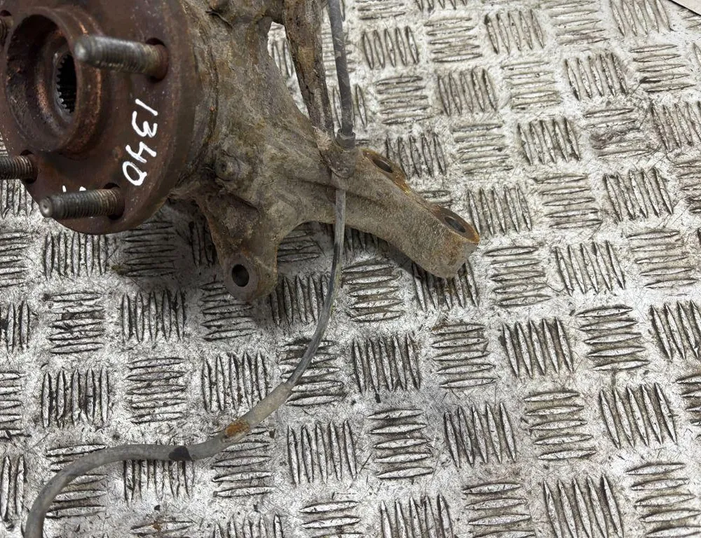 TOYOTA RAV4 2 generation (XA20) (2000-2006) Forreste højre hjulnav 33334740