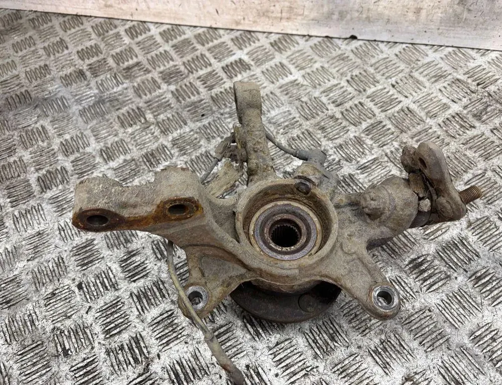 TOYOTA RAV4 2 generation (XA20) (2000-2006) Forreste højre hjulnav 33334740