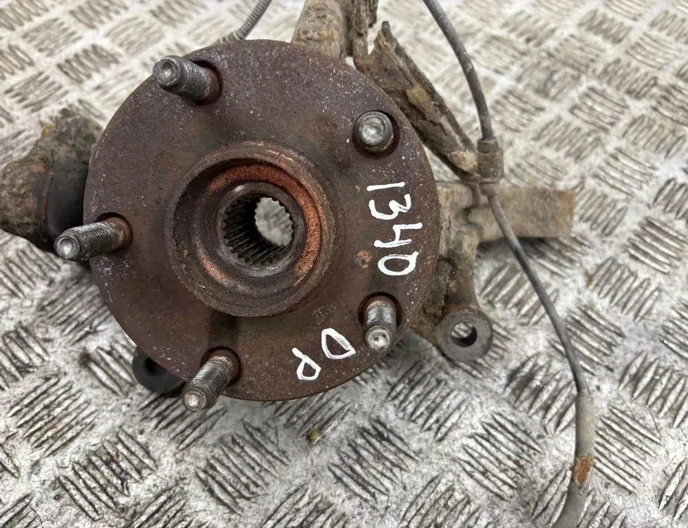 TOYOTA RAV4 2 generation (XA20) (2000-2006) Forreste højre hjulnav 33334740