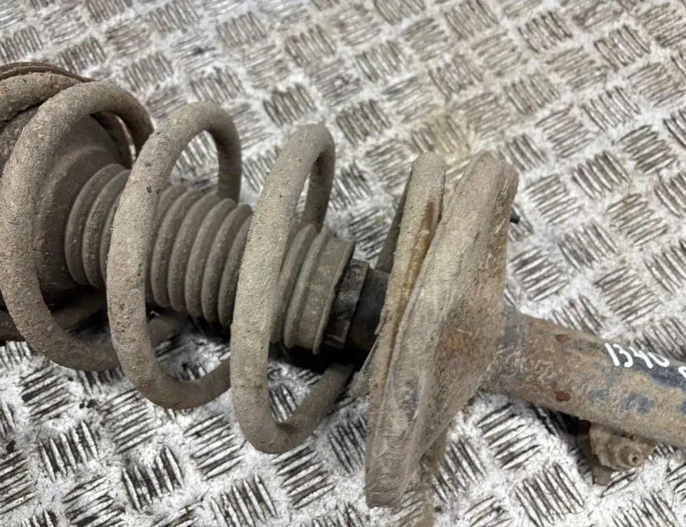 TOYOTA RAV4 2 generation (XA20) (2000-2006) Forreste højre støddæmper 33334932